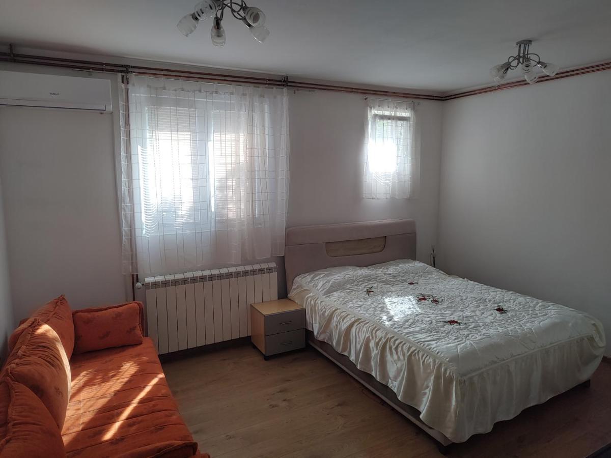 Apartman Anastasija Surčin Εξωτερικό φωτογραφία